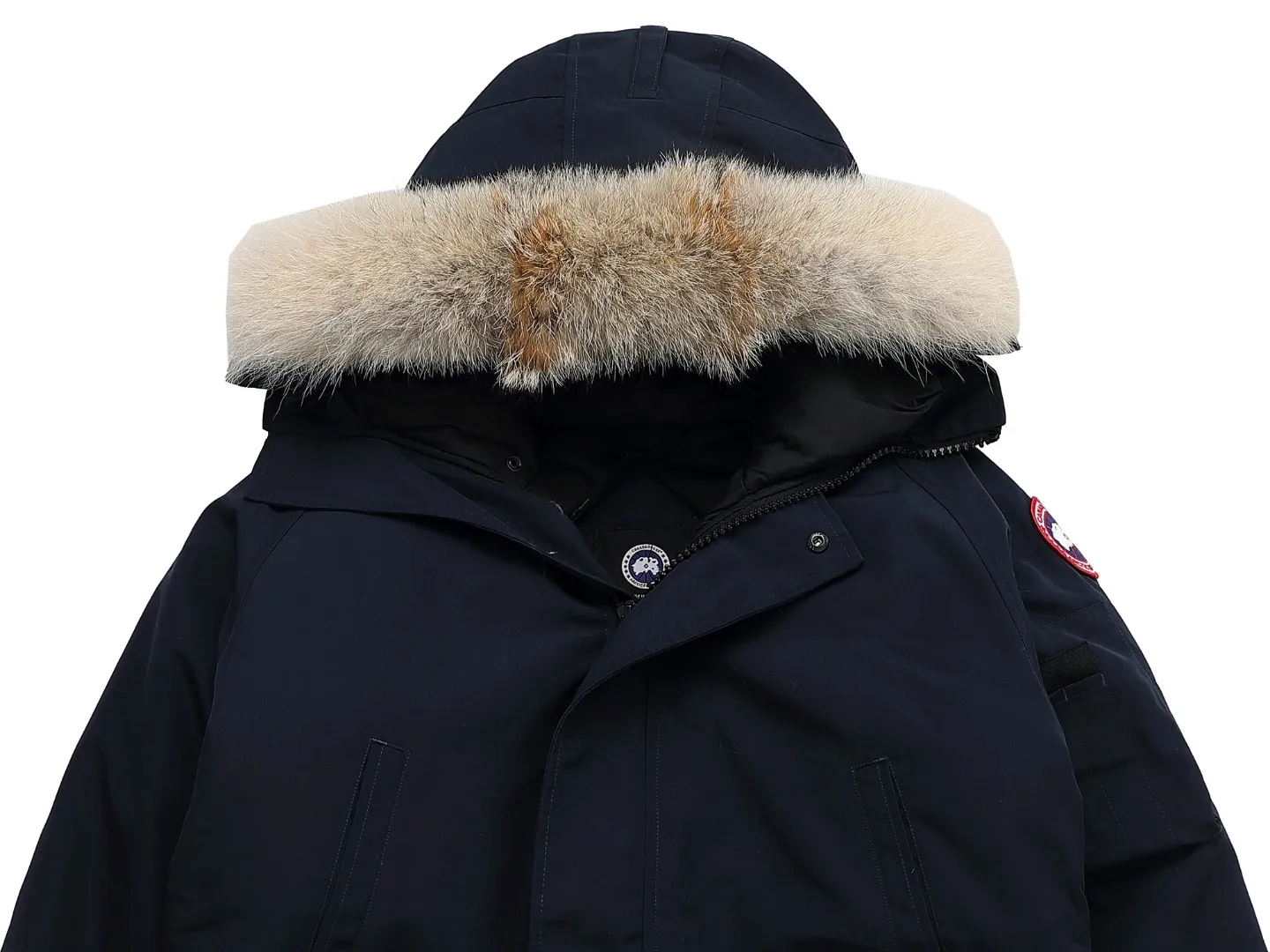 ：Black White Blue Royal Blue Red Green sizi： Canada Goose 01 ： ！ ， ！ ！ ！ CANADA GOOSE Chilliwack 01 ， ， 90 ， 。 Authentic ， 1:1 。 ， 2 ， ， 12 ， ， YKK ， ， 。 、 18 、 ，nfc 、 ， 。 、 ， 、 10 YKK ， ykk 。 、 12 ， 。 、 logo， ， Authentic。 、 ， ， ， ， 。 ，